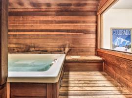 Mtn View Granby Condo w/ In-Unit Hot Tub!, hotell sihtkohas Granby