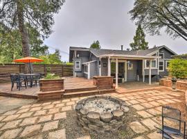 Pet-Friendly House with Deck Less Than 3 Mi to Dtwn!, hotel in Placerville