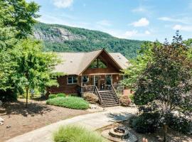 Wild Valley Lodge-Log Cabin in Lake Lure, NC, Close to Chimney Rock - Stunning Views、レイク・ルーアの別荘