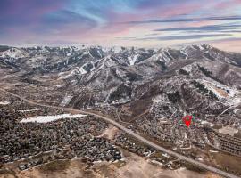 Beautifully Updated PC condo w Pool, Hot Tub, Gym!, hotelli kohteessa Park City
