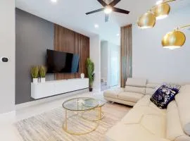 Dolphin Paradise Unit B