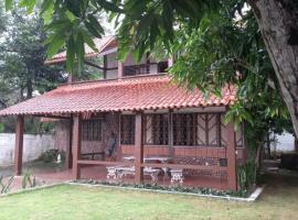 Casa Mota Acolhedora x Bem Localizada x Um Minuto da Praia, holiday home in Santarém