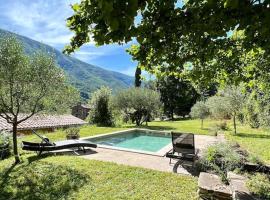 Charmant Logement avec piscine., hotel in Valleraugue