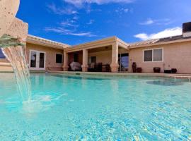 PRIVATE VIEW ON THE LAKE SIDE OF 95! Sleeps 16, hotel in Lake Havasu City