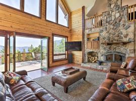Idaho Springs Cabin with Gorgeous Mtn Views!، فندق يسمح بالحيوانات الأليفة في أيداهو سبرينغز