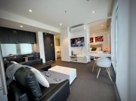 Luxury 2 Bedroom Suite near Adelaide with a car park, apartemen di Broadview