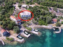 Apartments by the sea Zuronja, Peljesac - 14095, apartmen di Putniković