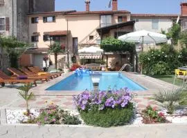 Family friendly apartments with a swimming pool Vodnjan, Fazana - 14159