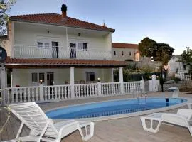 Family friendly house with a swimming pool Kostanje, Omis - 14176