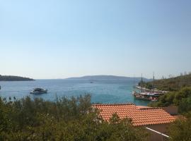 Secluded fisherman's cottage Cove Pircina, Ciovo - 14195, hotel i Okrug Gornji