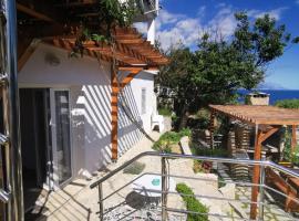 Apartments by the sea Mimice, Omis - 14230, hotell sihtkohas Mimice