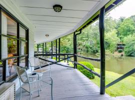 Lakeview Cottage - Unit 305, hotel v destinaci Flat Rock