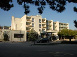 Rooms with a parking space Sinj, Zagora - 14466, hotel in Sinj