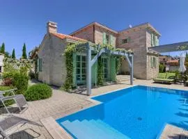 Luxury villa with a swimming pool Liznjan, Medulin - 16329