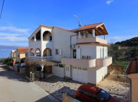 Apartments by the sea Slatine, Ciovo - 16341, 3-sterrenhotel in Slatine