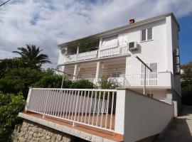 Apartments with parking space Rab - 16359, hotel in Banjol