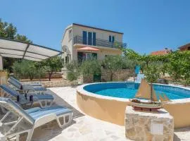 Holiday house with a swimming pool Rogac, Solta - 16444