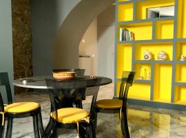 Modern city center apartment, huoneisto kohteessa Benevento