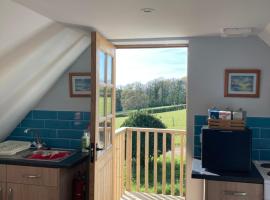 Barn Flat overlooking beautiful Dorset vale, hotel with parking in Sherborne