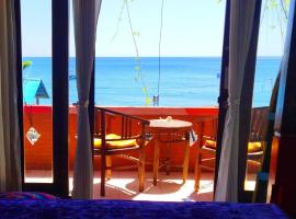 Pelangi Beach Homestay, ξενοδοχείο σε Αμέντ
