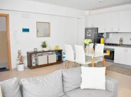 Modern - Luxury Rooftop 2 Bedroom 500 m from Beach