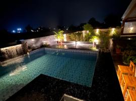 Param Country Home With Pool, Ferienunterkunft in Jalandhar