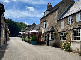 The Kings Arms Inn: Oakham şehrinde bir otel