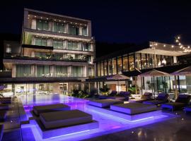 Prado Luxury Hotel – hotel w mieście Himara