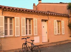 La Maison et son adorable jardin clos, location près de la plage à Porquerolles