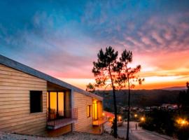 Casas do Almour&atilde;o, strandhotel in Foz do Cobr&atilde;o