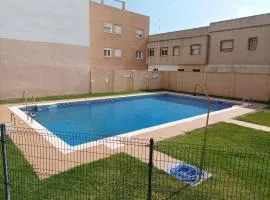 Duplex céntrico con piscina a 100m de la playa.