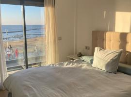 Apartamento con piscina en el Paseo Cruz del Mar, hotel med parkering i Chipiona