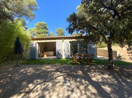 Maison au calme au pied du luberon: La Bastide-des-Jourdans şehrinde bir kulübe