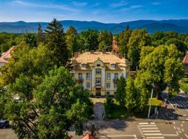 Hotel Bella, hotell i Jelenia Góra