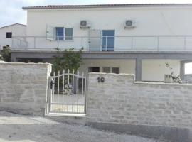 Apartments with a parking space Krusevo, Novigrad - 16581, hotel v destinaci Podorjak