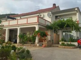 Apartments with parking space Banjol, Rab - 16647