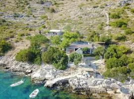 Secluded fisherman's cottage Cove Spiljice, Brac - 17031
