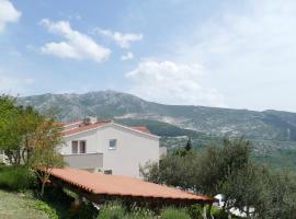 Apartments with a parking space Klis, Split - 16979, hotel en Klis