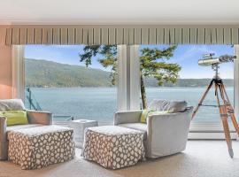 Deep Cove Retreat on the Ocean, villa à North Saanich