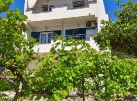 Apartments with a parking space Igrane, Makarska - 16878