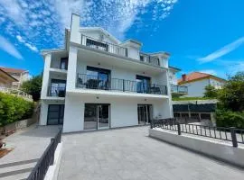 Apartment and Rooms Anne