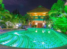 Khaolak 2K Pool Villa, hotel cerca de Muelle de Tublamu, Khao Lak