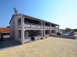 Apartments with parking space Vir - Kozjak, Vir - 18556
