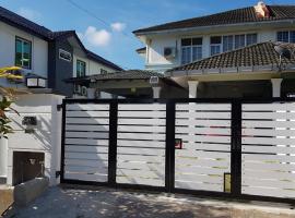 RR Homestay Lot 144 Chukai Kemaman, hotell i Cukai