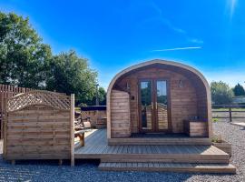 Bryn Glamping, hotel with jacuzzis in Coychurch