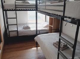 Voyage Hostel - Rooms with Shared Kitchen, hotel berdekatan Manx Museum, Douglas