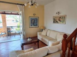 Mirmidones Corfu Apartment: Petrití şehrinde bir daire