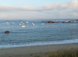 Appartement RDC de maison principale, hotel in Kerlouan