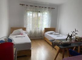 North Gate Guest House and Camping, hotel in Shkodër