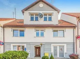 2 Bedroom Lovely Apartment In Darlowo